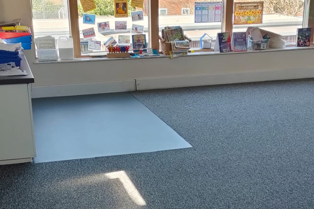 Primary school classroom with new Paragon carpet tiles and Polysafe vinyl.